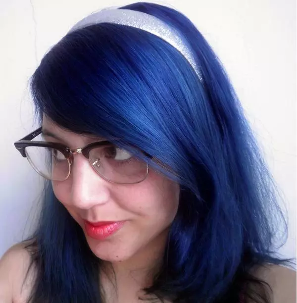 צבע שיער כחול: סקירה של צבעי שיער עמיד עם צבת כחול, מ כחול בהיר לגוונים שחורים וכחולים 5402_9