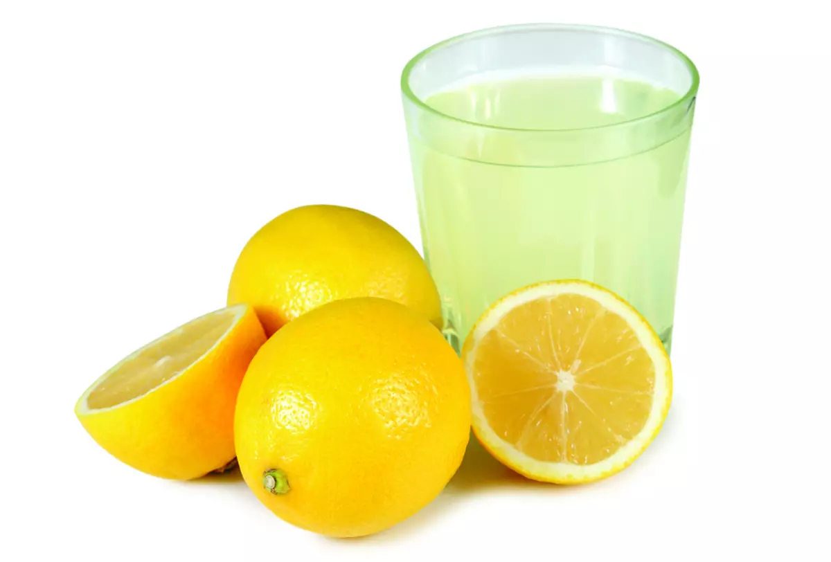 Сок лимона 1 2. Лимон. Лимонный сок. Свежий лимонный сок. Лимонная кислота.