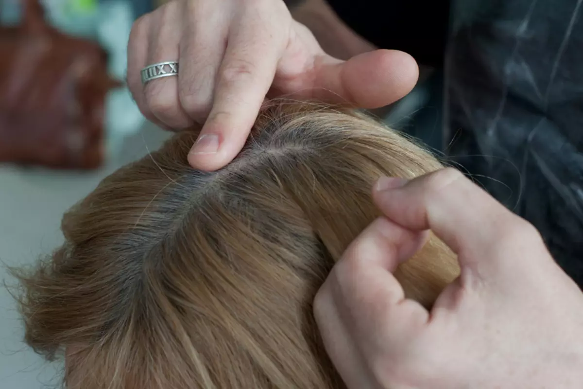 Как часто подкрашивать седые корни волос