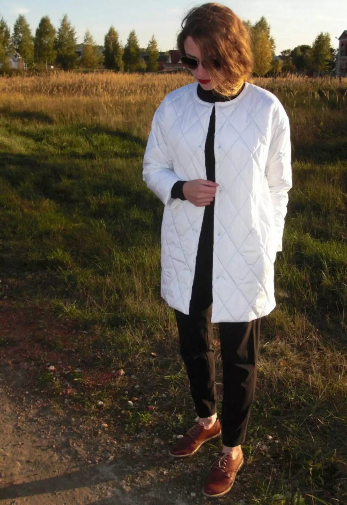 Пальто без коміра (80 фото): з круглим вирізом, з чим носити, як зав'язати шарф на пальто без коміра, як називається фасон 541_33