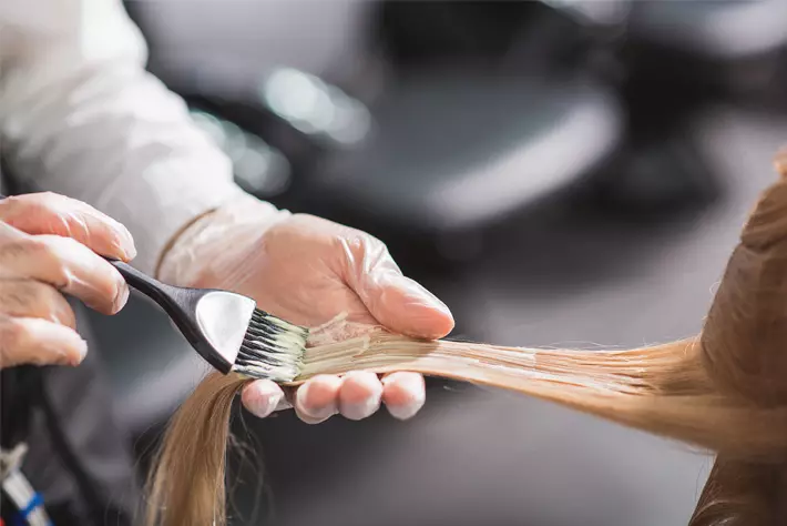 نقصان دہ بال فری پینٹ: ماہرین کے مطابق سب سے محفوظ پینٹ کی درجہ بندی، جو بال خراب نہیں کرتا