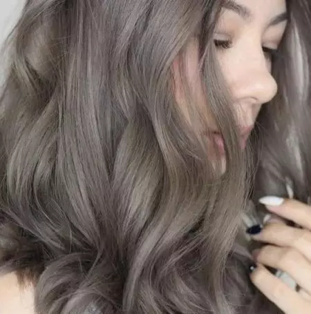 灰头发涂料（77张照片）：灰烬金色和深灰，浅灰和其他色调的灰色颜色的特征 5440_57