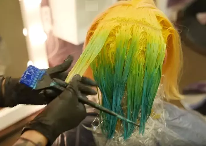 Neon коса боя: Как да изберем боя, светещ в тъмното? Плюсове и минуси на флуоресцентна боя 5441_19