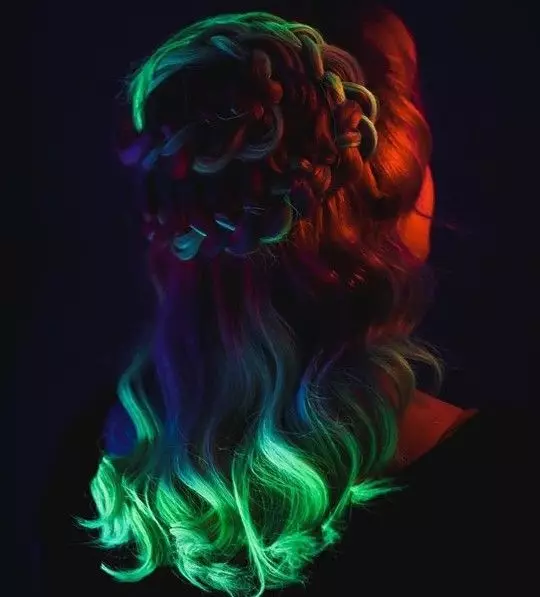 Neon коса боя: Как да изберем боя, светещ в тъмното? Плюсове и минуси на флуоресцентна боя 5441_3