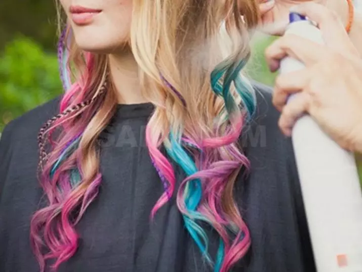 Ψεκασμός μαλλιών: Επιλέγοντας χρώματα σε μπαλόνια καθαρισμού για ρίζες μαλλιών. Χαρακτηριστικά του έγχρωμου χρώματος μιας ημέρας 5444_42