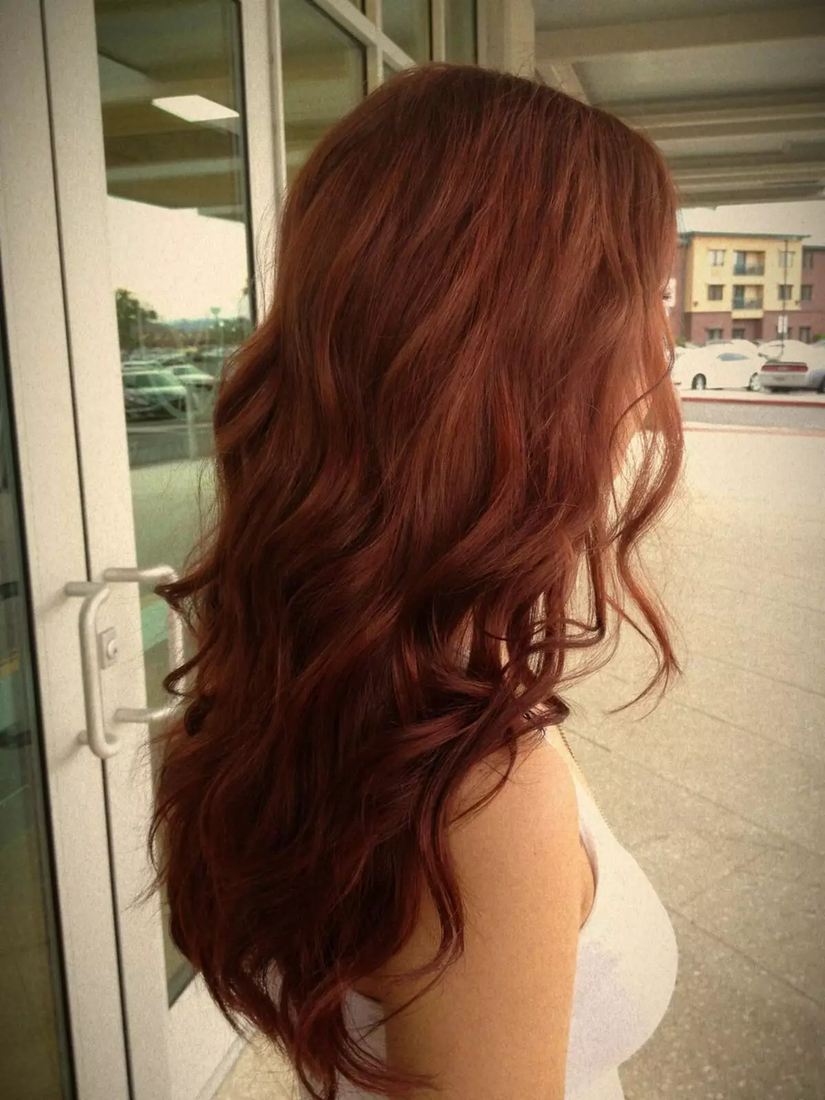 Kızıl saçlı boya (36 fotoğraf): Saçları hafiften koyu kırmızıa boyamak için renk paleti. İyi bir boya nasıl seçilir? Saçını nasıl boyayabilirsiniz? 5448_18