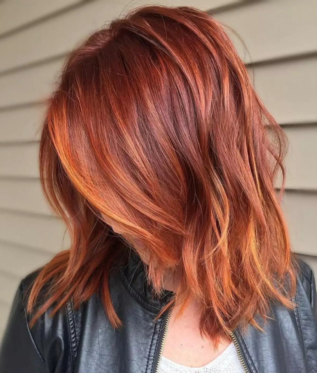 Crvena boja kose (36 fotografija): paleta boja za bojenje dlake sa svjetlosti do tamne crvene boje. Kako odabrati dobru boju? Kako slikati kosu? 5448_3