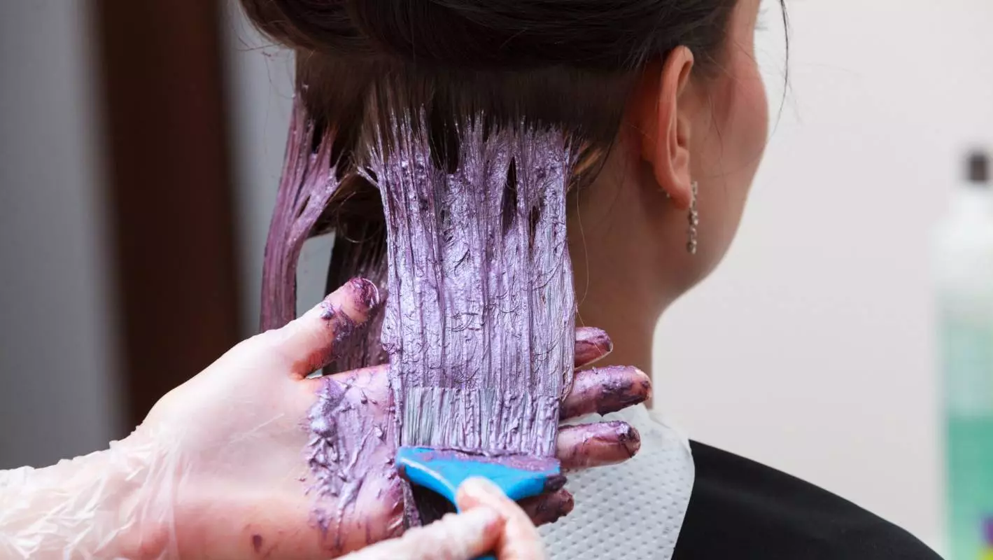 Color Pein Paint: ¿Cómo elegir la mejor pintura multicolor para las hebras? ¿Cómo pintar el cabello oscuro y rubio? 5468_32