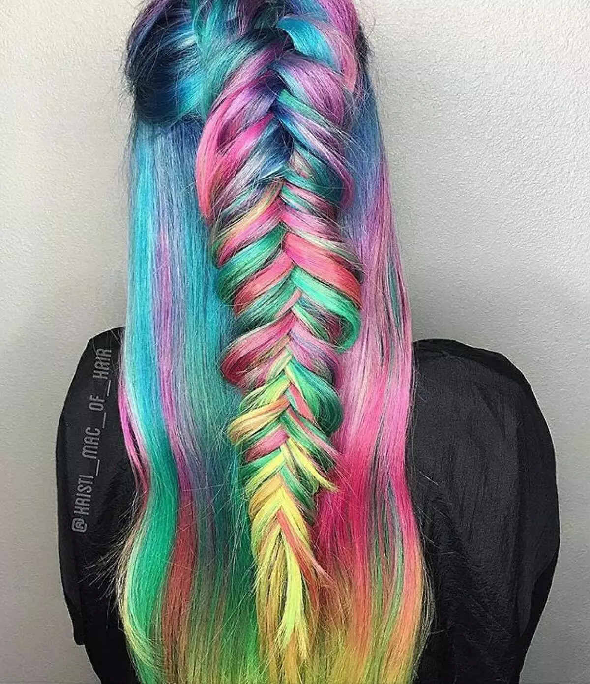 رنگین بال پینٹ: کس طرح strands کے لئے بہترین سارنگ پینٹ کا انتخاب کریں؟ سیاہ اور سنہرے بالوں والی بال پینٹ کیسے کریں؟ 5468_5