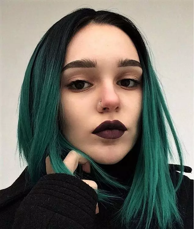 绿色头发油漆：选择与绿色颜料的持久性涂料。如何用黑暗和浅色头发带来绿色涂料？ 5469_19