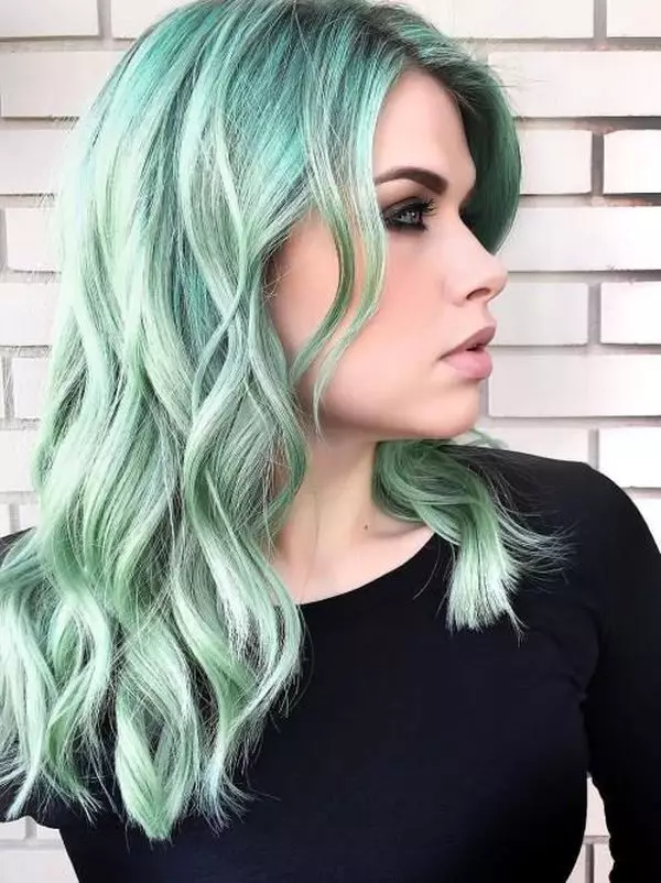 Zelena barva las: Izbira obstojnih barv z zelenim pigmentom. Kako prinesti zeleno barvo s temnimi in lahkimi lasmi? 5469_20