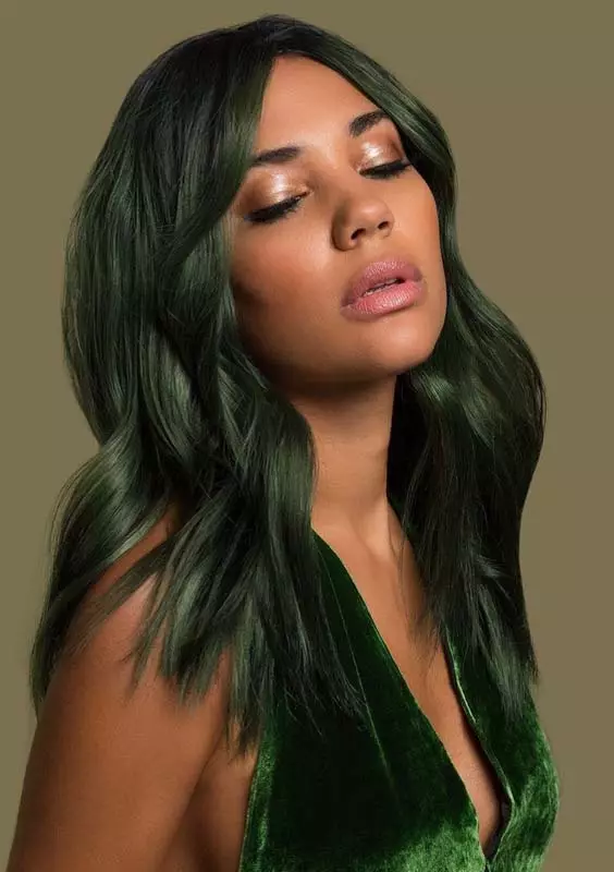 Zelena barva las: Izbira obstojnih barv z zelenim pigmentom. Kako prinesti zeleno barvo s temnimi in lahkimi lasmi? 5469_27