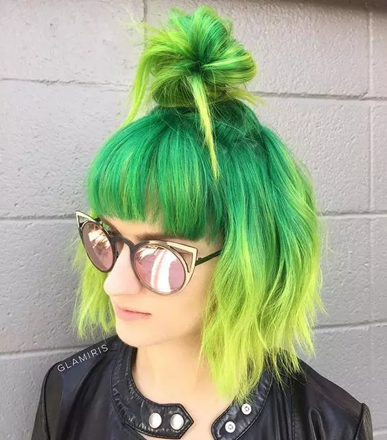 Green hair paint: Choosing persistent paints with green pigment. How to bring green paint with dark and light hair? 5469_28