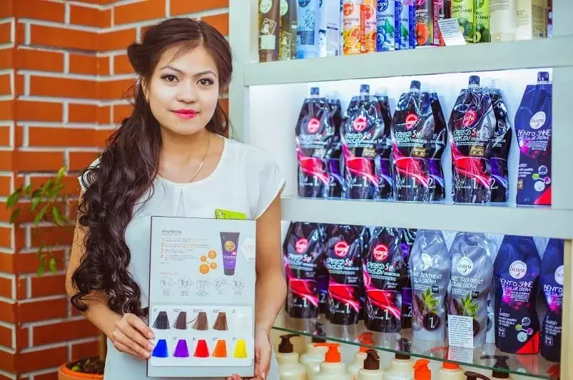 Korean Hair Paint: Lögun af ákafur málningu án ammoníaks frá Kóreu, lýsingu á bosnískum málningu og öðrum, umsagnir 5470_25