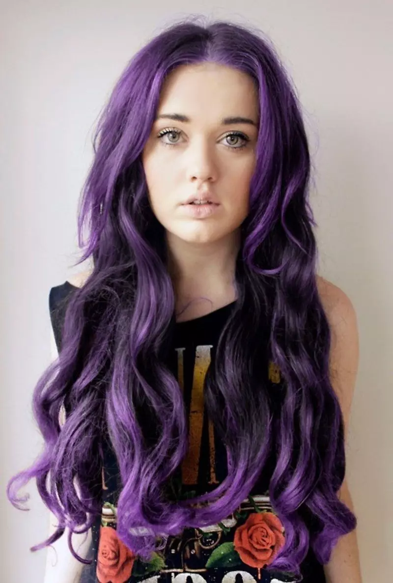 Purple matu krāsas (40 foto): brūnas un spilgti purpura toņos, profesionālās krāsas violetā krāsā ar tumšiem matiem, atsauksmes 5475_10