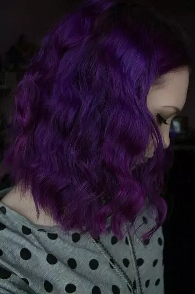 Purple Hair Paint (40 φωτογραφίες): Καφέ και φωτεινά μωβ αποχρώσεις, επαγγελματική βαφή μοβ χρώμα σε σκούρα μαλλιά, σχόλια 5475_14