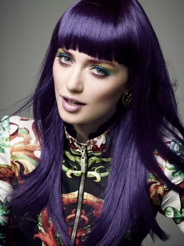 Purple boja za kosu (40 fotografija): smeđe i svijetle ljubičaste nijanse, profesionalna boja ljubičasta boja na tamnoj kosi, recenzije 5475_17
