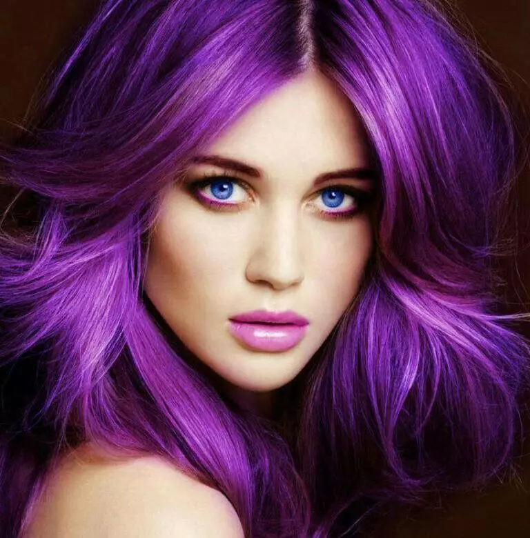 Purple matu krāsas (40 foto): brūnas un spilgti purpura toņos, profesionālās krāsas violetā krāsā ar tumšiem matiem, atsauksmes 5475_33