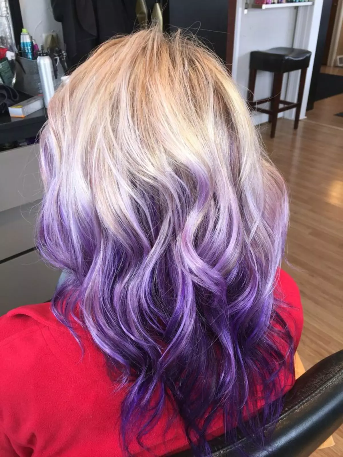 जांभळा केस पेंट (40 फोटो): तपकिरी आणि तेजस्वी जांभळा रंग, गडद केसांवर व्यावसायिक पेंट जांभळा रंग, पुनरावलोकने 5475_38