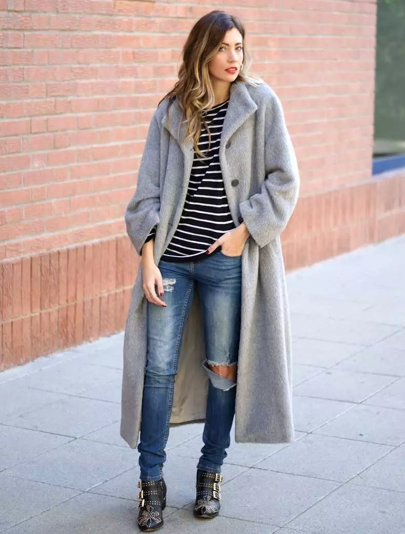 Wide женски палто (62 снимки): Това, което се нарича, с какво да облека, с широки рамене, до коляното, дълги, с pelerina, модерен 2021 547_10