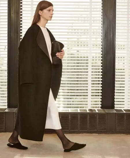 Áo khoác nữ rộng (62 ảnh): Cái gì được gọi là, với những gì để mặc, với vai rộng, đến đầu gối, dài, với Pelerina, thời trang 2021 547_33