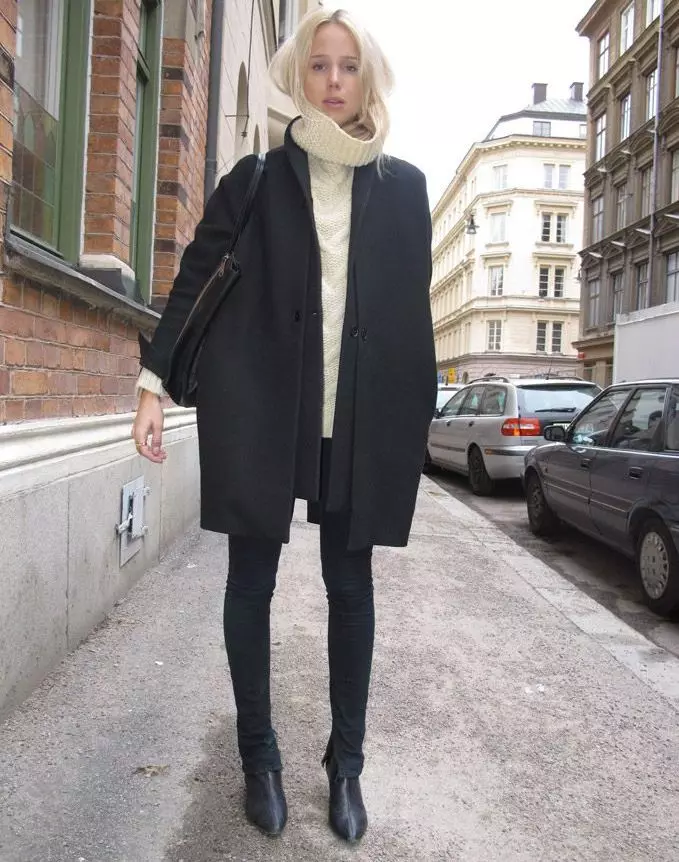 Ευρεία θηλυκή παλτό (62 φωτογραφίες): Τι λέγεται, με το τι να φορέσει, με ευρείς ώμους, στο γόνατο, μακρύ, με την Pelerina, μοντέρνα 2021 547_6