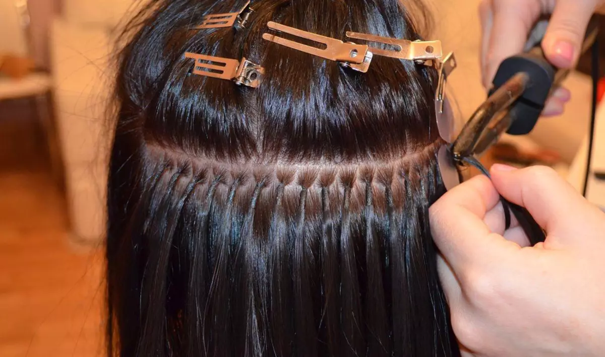 טיפול בשיער נרחב אחרי הארכה קופסית: איך לטפל קפסולות שיער? האם אפשר לנהל תיקון של שיער נרחב בבית? 5497_8