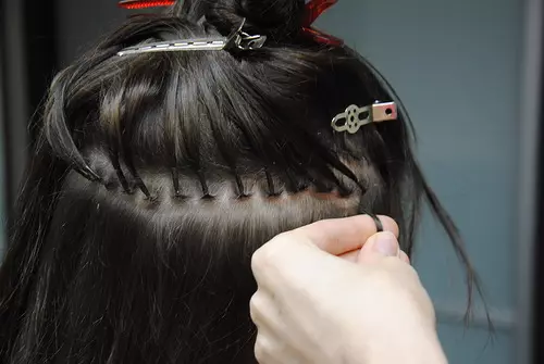 헤어 익스텐션 (162 사진) : 현대적인 모습과 기술이 더 좋습니까? 얇은 머리카락에서 일본어와 다른 확장을 할 수 있습니까? 광범위한 머리카락에 대한 리뷰 5498_88