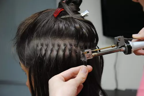 Proširenje kose (162 fotografije): Koji moderni izgled i tehnologija je bolji? Da li je moguće raditi japanske i druge ekstenzije na tankioj kosi? Recenzije o širokoj kosi 5498_89