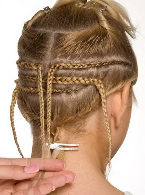 L'extensió de els cabells en un cable flexible de connexió (29 fotos): Característiques d'extensions de cabell amb un mètode de ratolí amb interferència, extensió usant micro-pigtails 5502_5