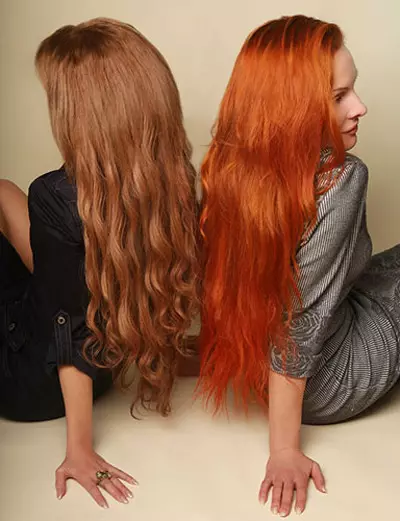 Kıvırcık saç (19 fotoğraf): Doğal ve yapay kıvırcık saçların uzatılmasının özellikleri, dalgalı saçları nasıl büyütebiliriz? 5508_3