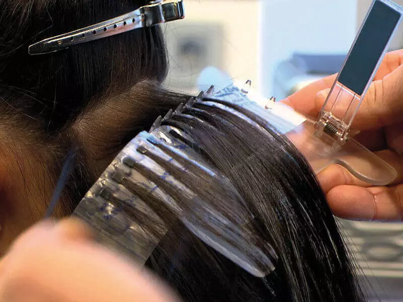 Spansk hårförlängning: Funktioner av tekniken för sådan förlängning. Vad är kall uppbyggnad? 5528_17