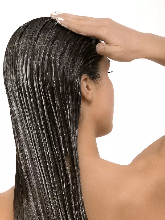 Låse på håret til skuldrene (29 billeder): hvordan man laver smukke krøller og bølger? Eksempler på frisurer. 5532_13