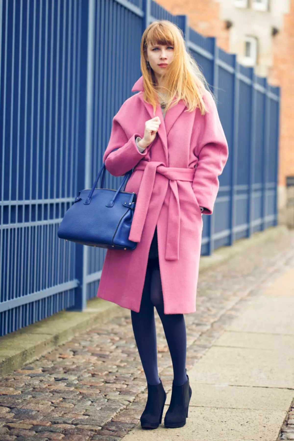 Пальто розового цвета