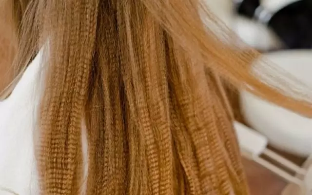 Korban untuk rambut panjang (40 foto): Bagaimana untuk melakukan gaya rambut? Pilihan gaya untuk orang dewasa dan kanak-kanak, gaya rambut dengan rambut longgar 5561_14