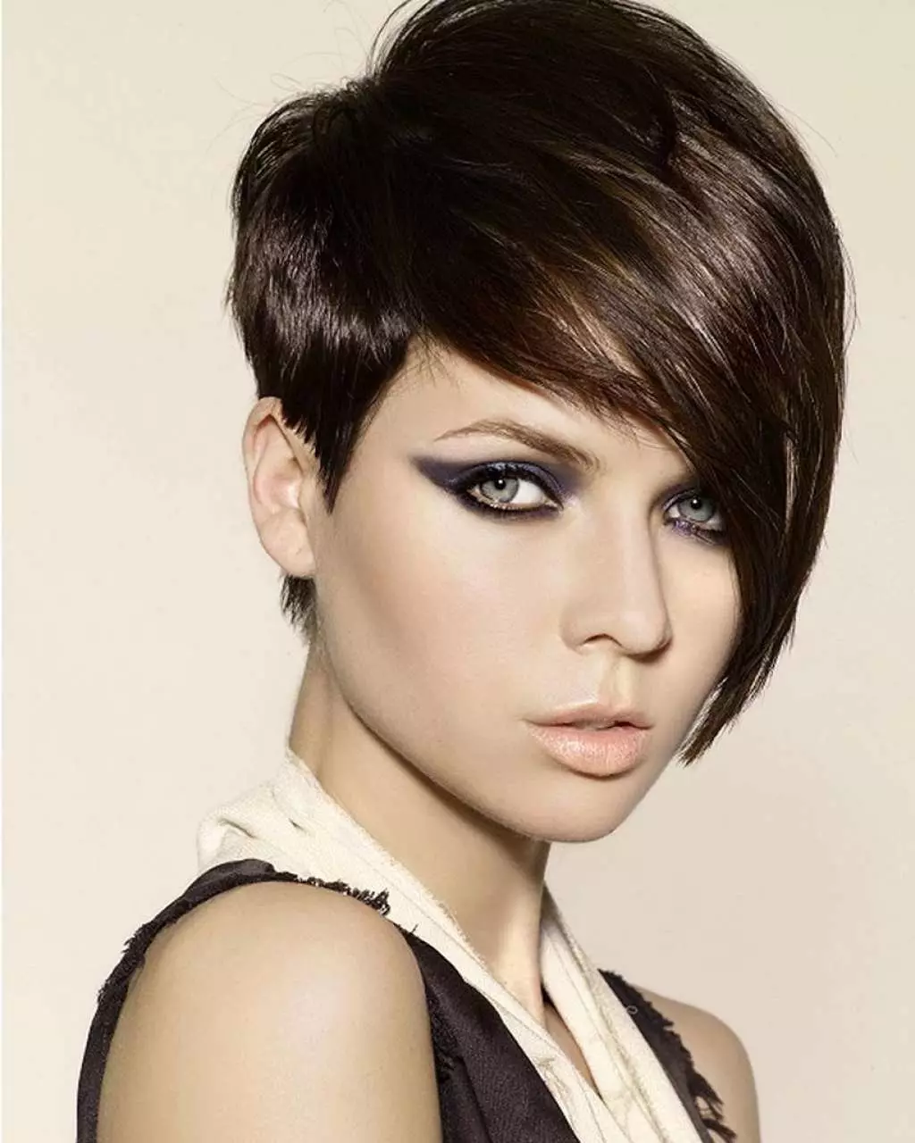 Зачіски (142 фото): найкрасивіші види жіночих зачісок, модельні стрижки для дівчат з назвами 5567_76
