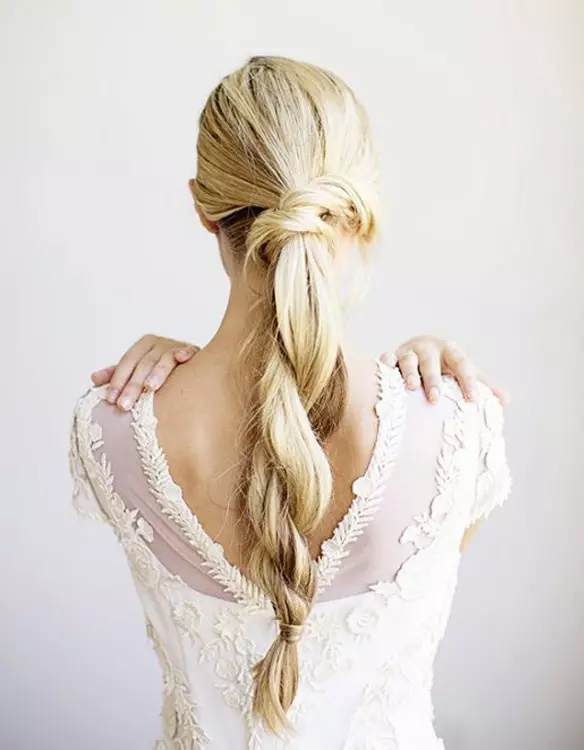 How to make a hairstyle? 63 photos: What hairstyles can do it yourself at home? How to step by step to do a beautiful hairstyle for long hair? 5570_59