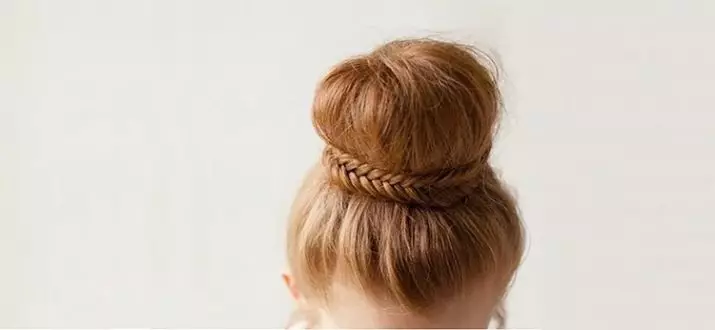 Peinados en una mano de ambulancia (50 fotos): Styling en 1 minuto en casa, hermosos peinados para cabello medio o largo en una mano rápida 5583_23