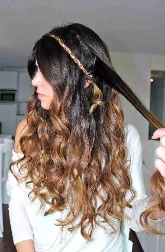 Peinados en una mano de ambulancia (50 fotos): Styling en 1 minuto en casa, hermosos peinados para cabello medio o largo en una mano rápida 5583_31