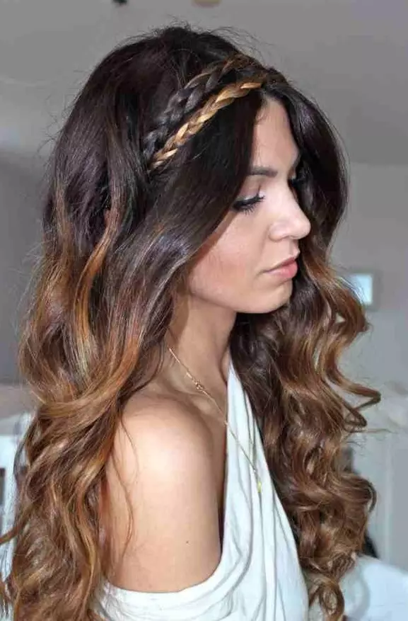 Peinados en una mano de ambulancia (50 fotos): Styling en 1 minuto en casa, hermosos peinados para cabello medio o largo en una mano rápida 5583_33