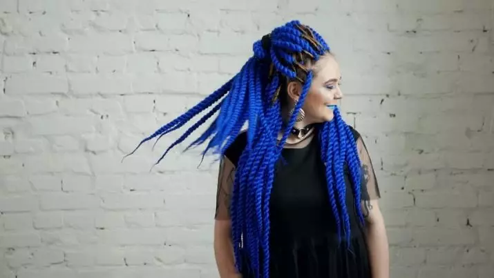 dreadlocks کے ساتھ Hairstyles (26 فوٹو): dreadlocks کے ساتھ خواتین کی اسٹائل کے لئے اختیارات. موسم سرما میں بالوں کا کیسے بنانا ہے؟ 5584_6