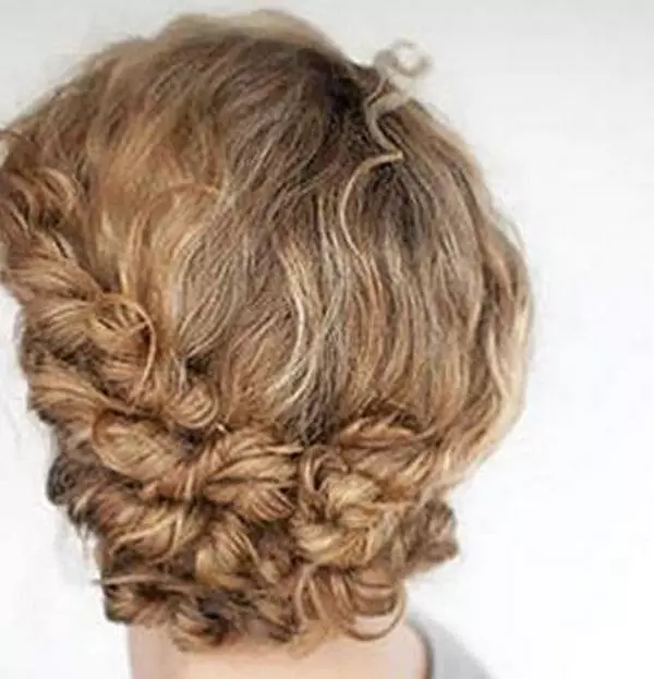 Фризури за 5 минути (76 фотографии): едноставни и лесни фризури за секој ден. Што фризура може да се направи брзо на средна или кратка коса? Прекрасни примери 5598_15