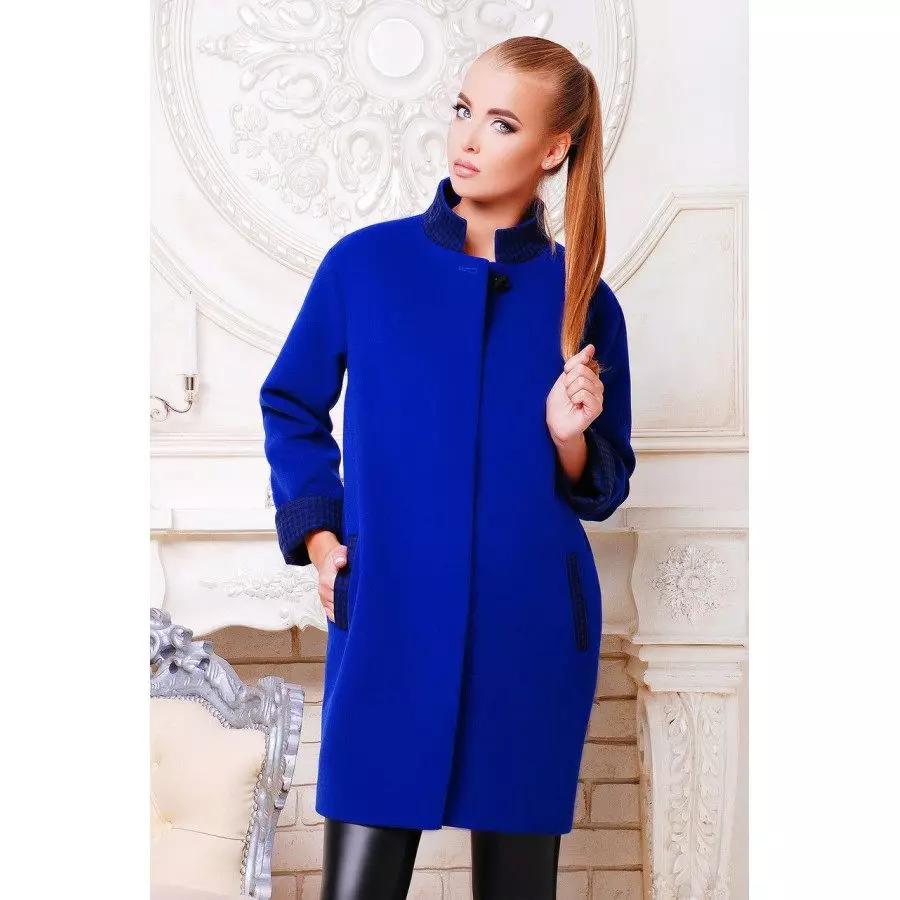 Rovný kabát (86 fotek): ženský nátěr přímého řezu, bez límce, s jakým nosit, od dvacivého, dlouhého, krátkého, trendy 2021, s límcem 559_16