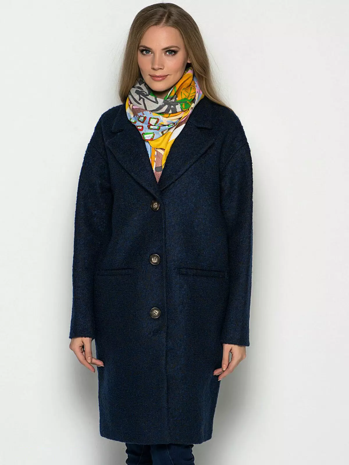 Директно палто (86 фотографии): Женски слој од директна сече, без јака, со која носење, од двоен, долг, краток, трендовски 2021, со јака 559_25