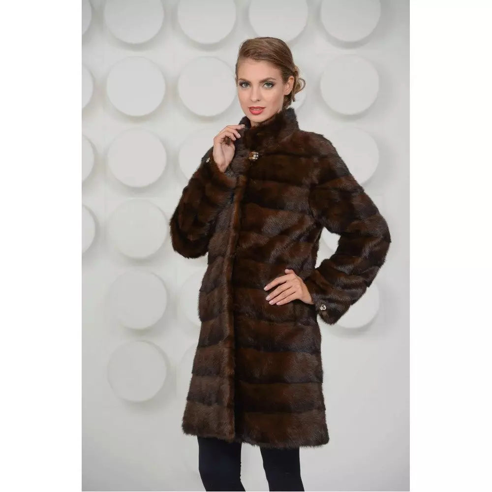 Rovný kabát (86 fotek): ženský nátěr přímého řezu, bez límce, s jakým nosit, od dvacivého, dlouhého, krátkého, trendy 2021, s límcem 559_56