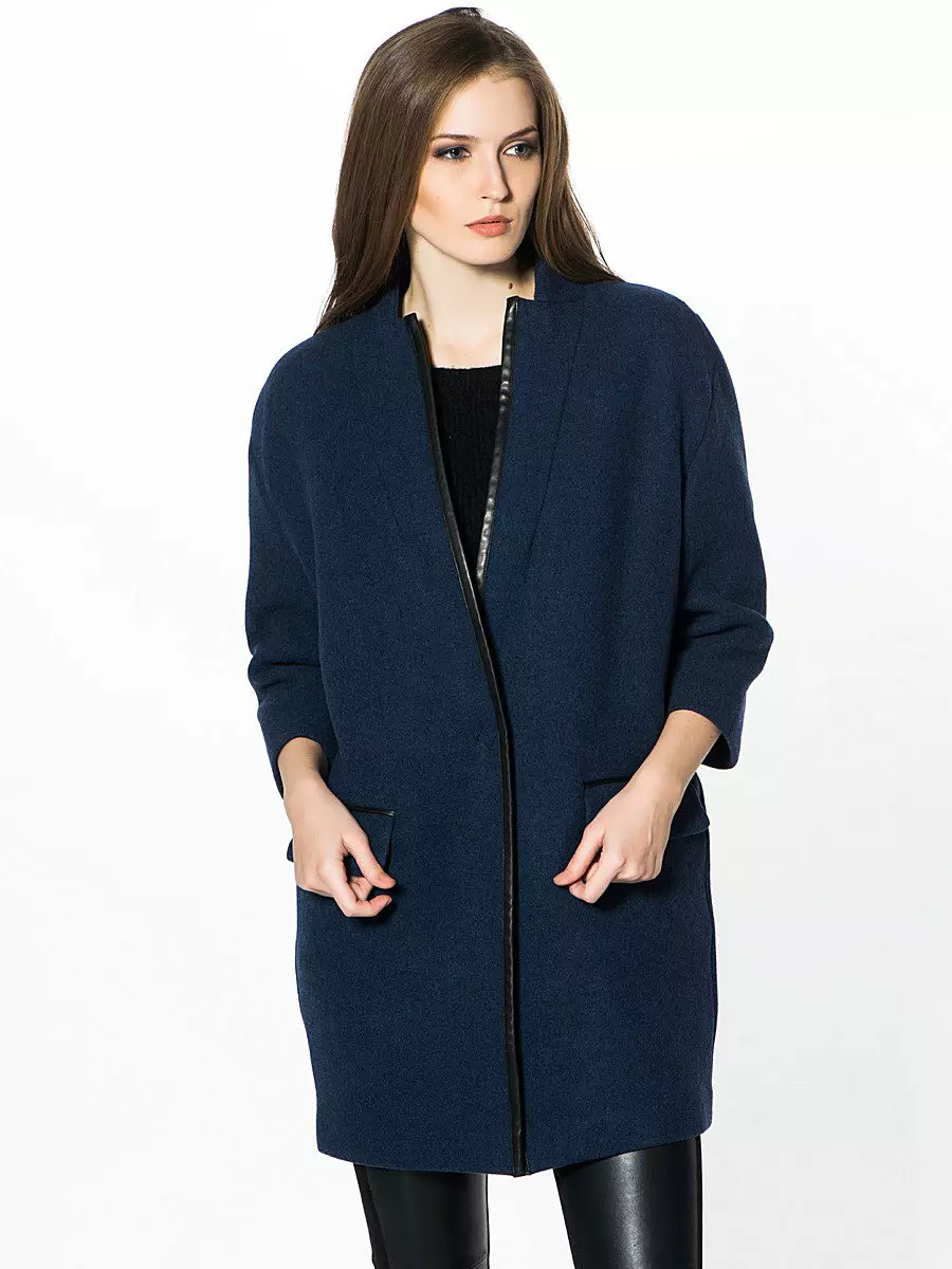 Rovný kabát (86 fotek): ženský nátěr přímého řezu, bez límce, s jakým nosit, od dvacivého, dlouhého, krátkého, trendy 2021, s límcem 559_6