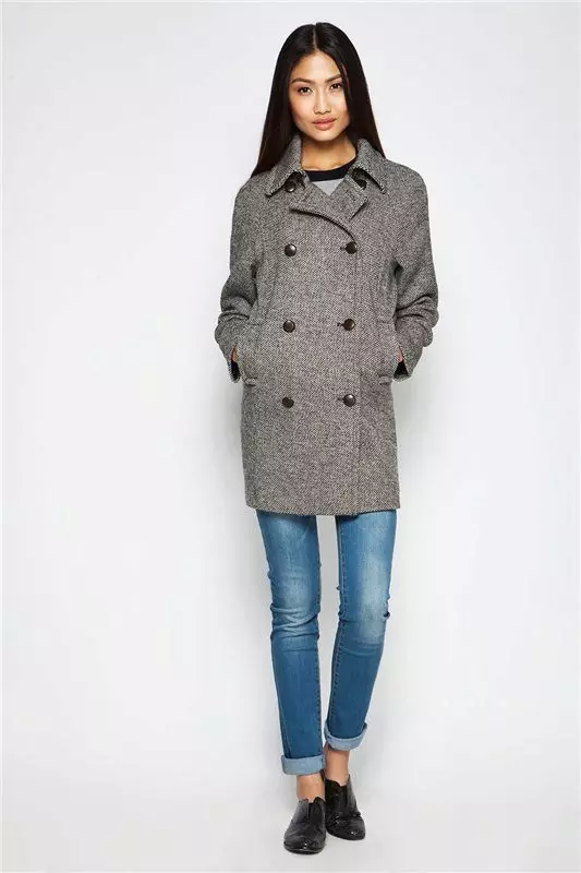Egyenes kabát (86 fotók): Női kabát közvetlen vágás, gallér nélkül, egyharmad, hosszú, rövid, trendi 2021, gallérral 559_63