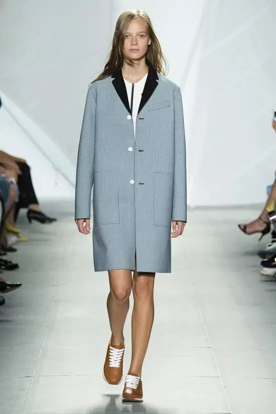 Директно палто (86 фотографии): Женски слој од директна сече, без јака, со која носење, од двоен, долг, краток, трендовски 2021, со јака 559_75