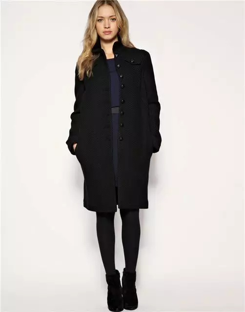 Директно палто (86 фотографии): Женски слој од директна сече, без јака, со која носење, од двоен, долг, краток, трендовски 2021, со јака 559_9