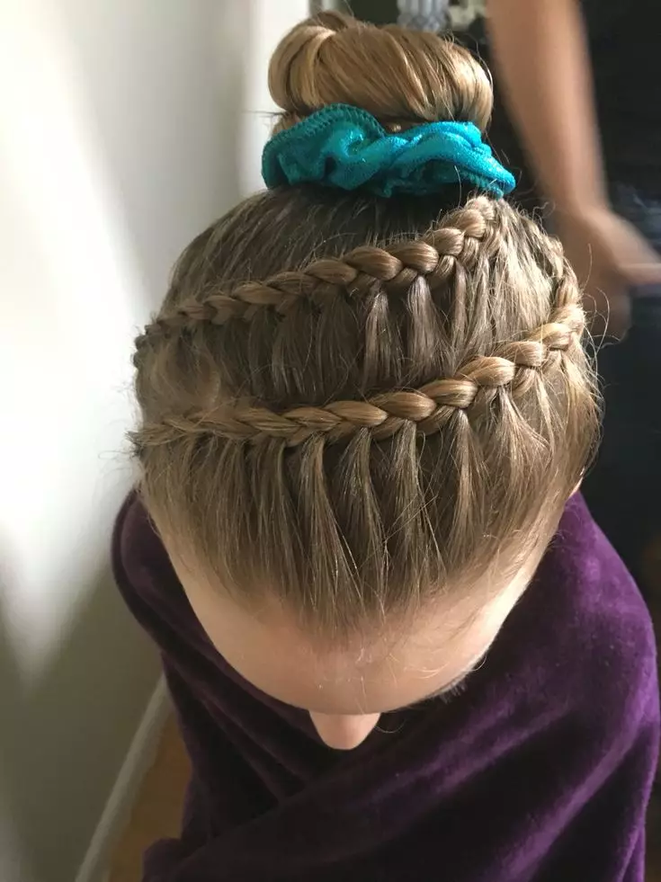 Coiffures pour gymnastique (29 photos): Comment faire une belle gymnastes de coiffure à effectuer? 5601_3